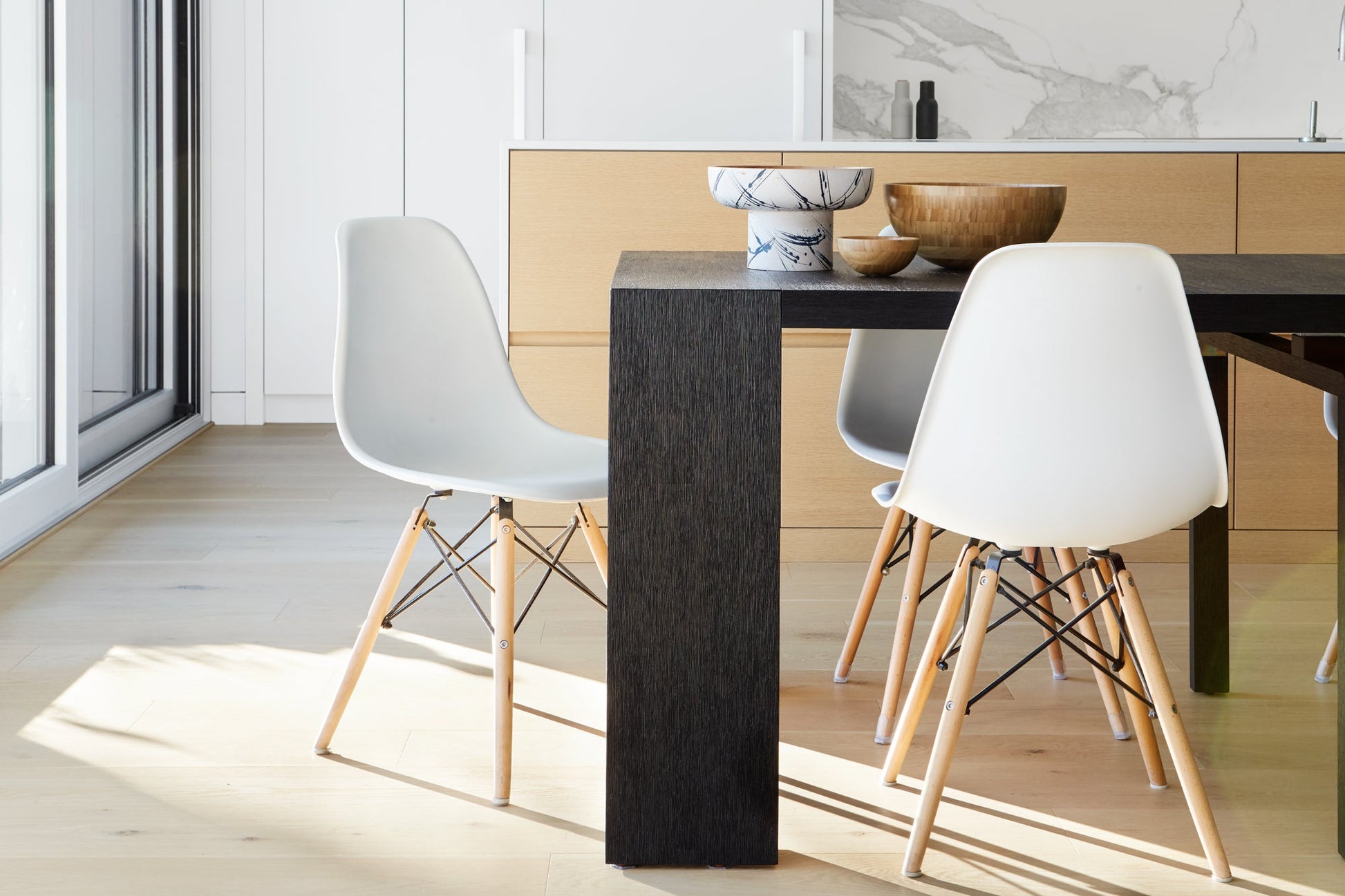 Canadian Dark Oak::Lifestyle::Canadian Dark Oak Dine table 2