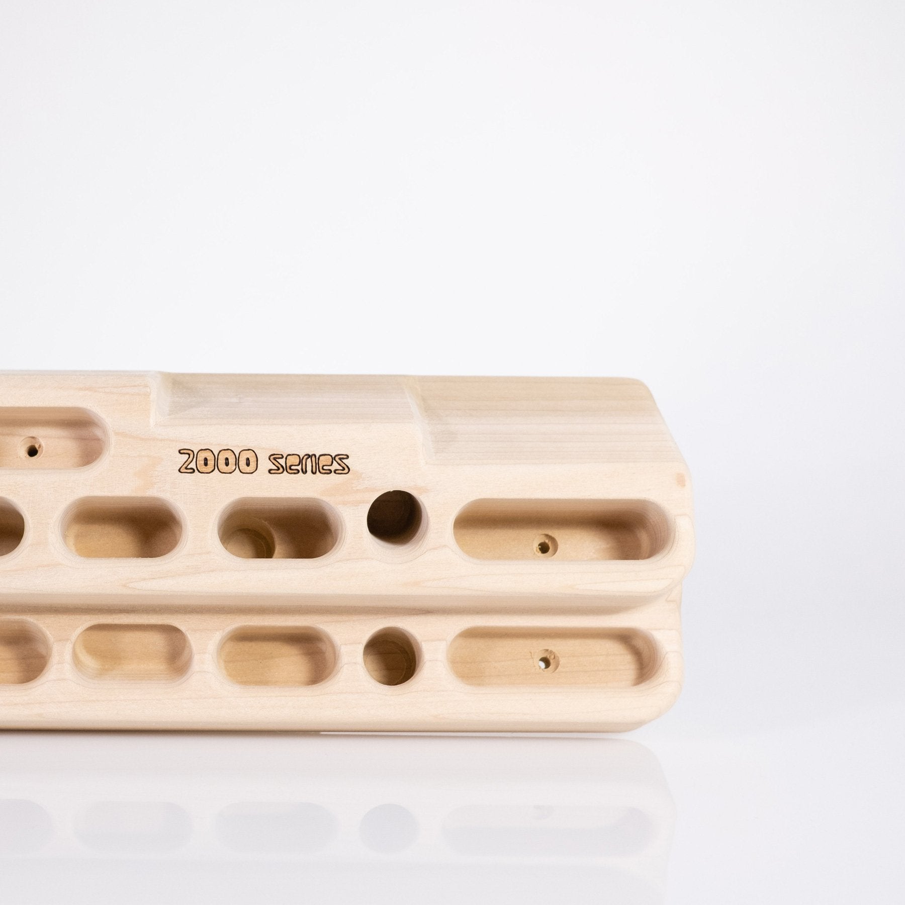 close up of So iLL distribution Beastmaker 2000 wooden climbing hangboard right side