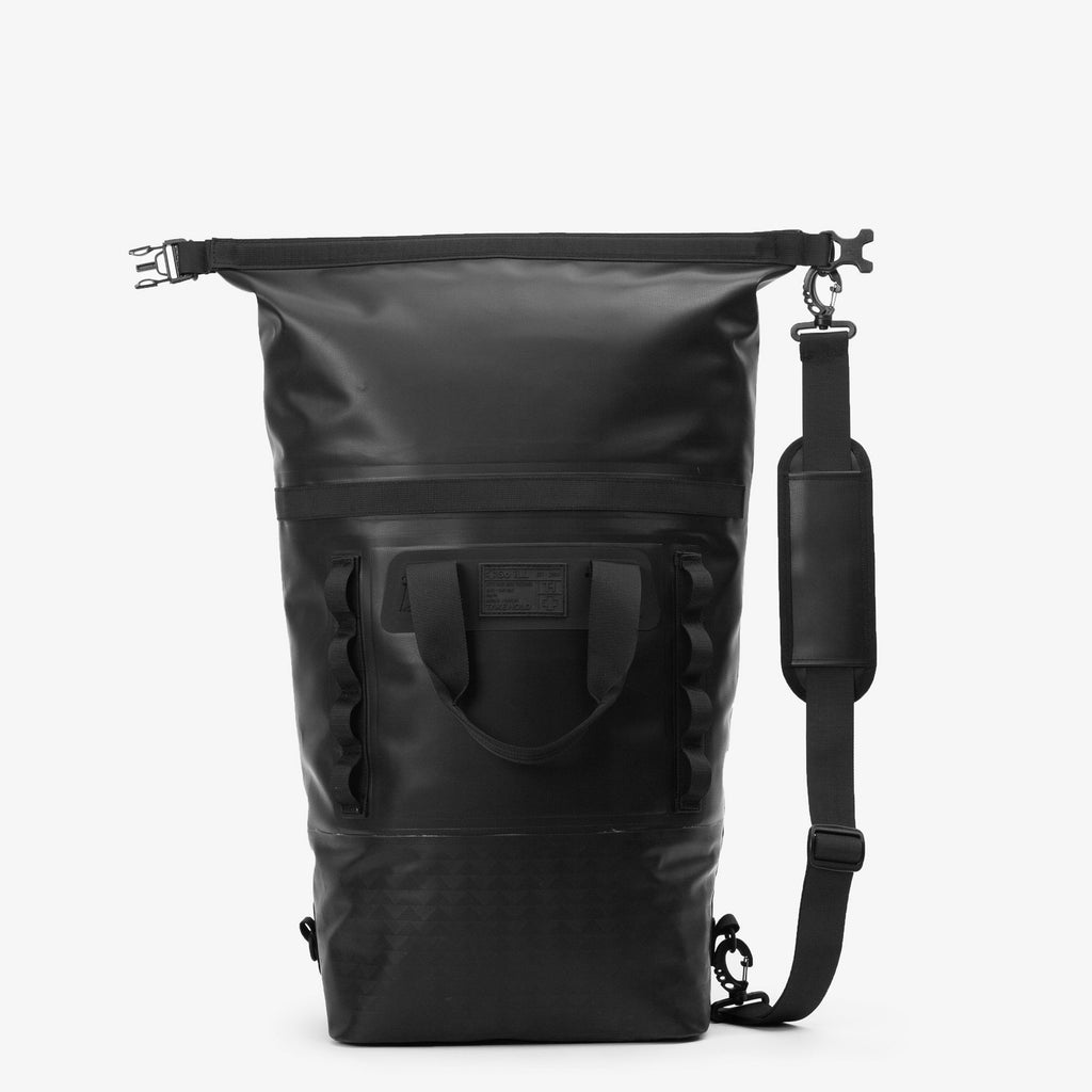 the front of a black 25L so ill x on the roam dirt bag is shown on a grey background