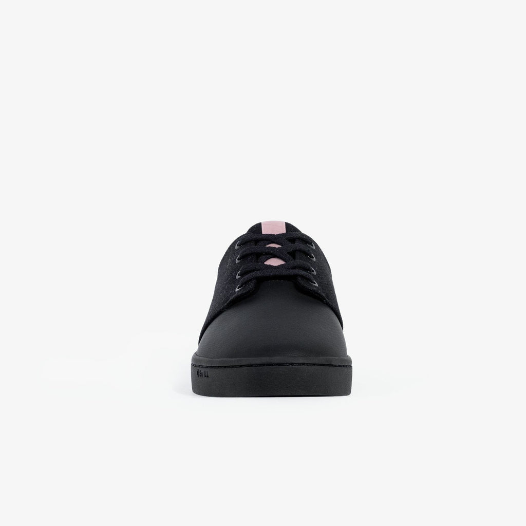 the toe of the so ill x on the roam black wolf wino, designed by jason momoa is on a grey background