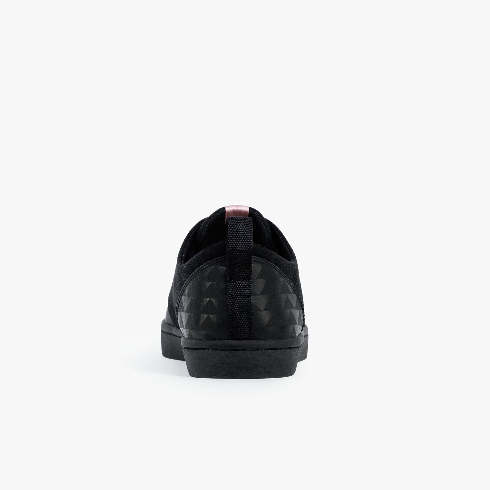 the heel of the so ill x on the roam black wolf wino, designed by jason momoa is on a grey background